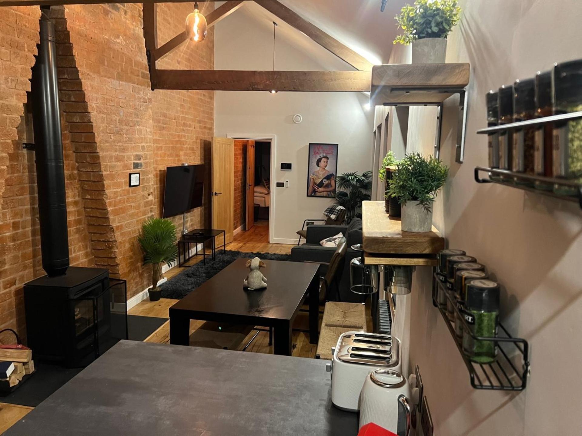 Vip 3Br Grade2 Luxurious Industrial House With Wood Fire, Electric Blinds And Big Cast Iron Windows In The Heart Of The Jq Villa เบอร์มิงแฮม ภายนอก รูปภาพ