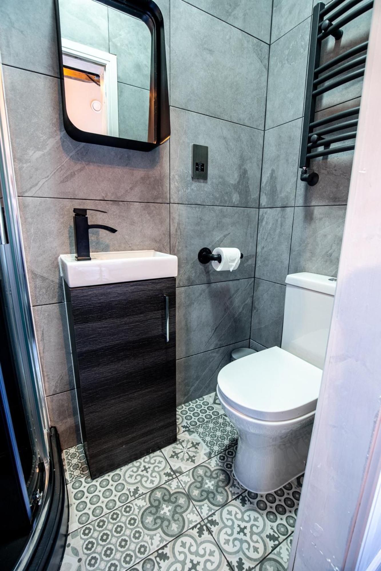 Vip 3Br Grade2 Luxurious Industrial House With Wood Fire, Electric Blinds And Big Cast Iron Windows In The Heart Of The Jq Villa เบอร์มิงแฮม ภายนอก รูปภาพ